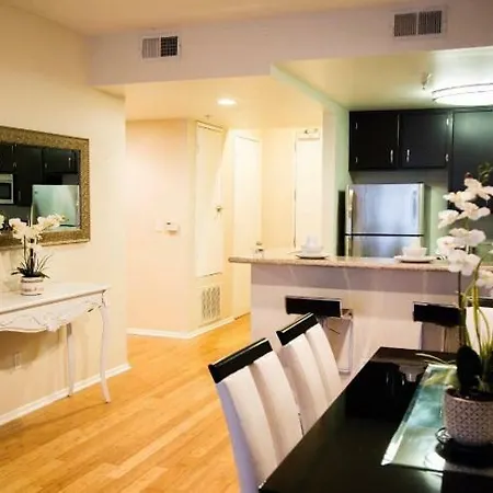 Spacious Hollywood 2Br Condo Near Dolby Theater